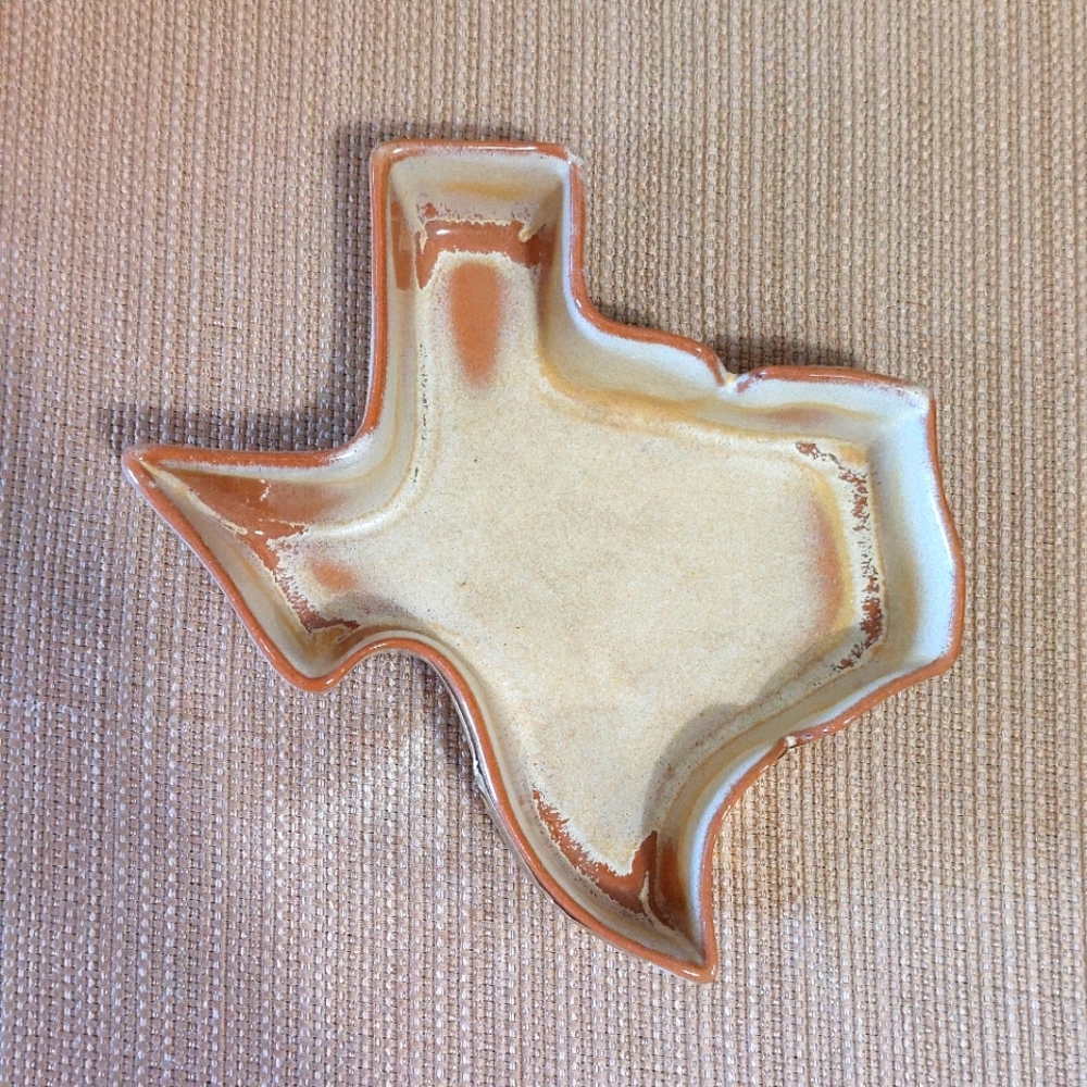 Frankoma 459 Desert Gold Texas Shaped Ashtray Nut Dish Catchall Sponge Holder